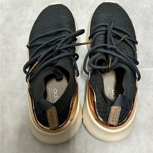 Adidas Women’s Sneakers Memory Foam Size 6.5-PRE-OWNED